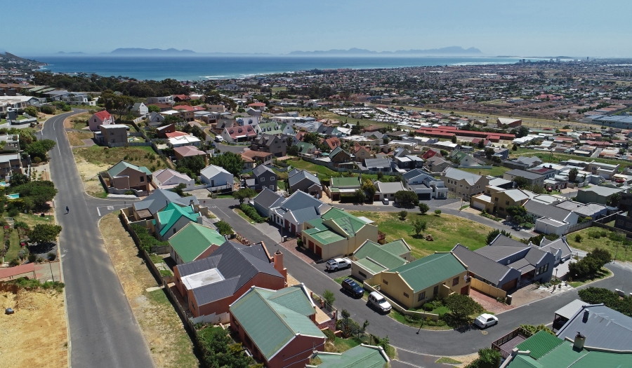 4 Bedroom Property for Sale in Mountainside Western Cape